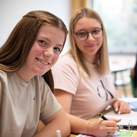 Schülerinnen in der Klasse